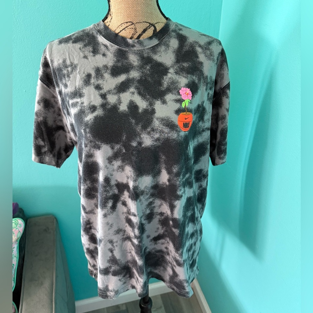 EUC Nike Max90 Men’s Basketball All Over Print Tie Dyed Short Sleeve T-shirt